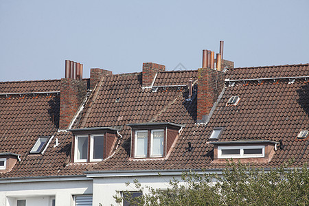 屋顶 窗户和烟囱房地产建筑学房屋瓦石公寓房子屋面住宅图片