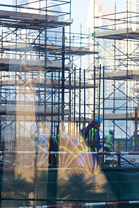 在建筑工地的建筑工人团队工人安全帽男人建筑学反射工作安全工具金属就业图片