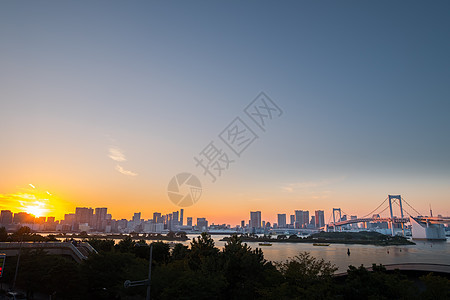 彩虹桥天空城市吸引力景观港口天际风景灯光女士场景图片