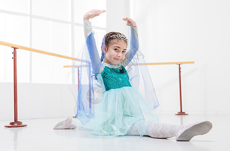 小芭蕾舞女姿势芭蕾舞演员裙子冒充舞蹈微笑舞蹈家课堂童年图片
