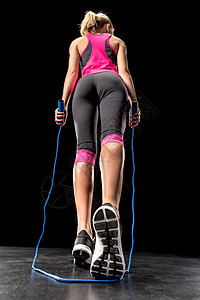 女运动员用跳绳锻炼运动活力女士动机训练专注有氧运动活动练习娱乐图片