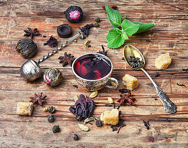 茶叶和成分杯子桌子草本植物绿色药品黑色植物玫瑰树叶食物图片