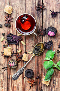 茶叶和成分绿色薄荷食物玫瑰药品黑色香料桌子植物勺子图片