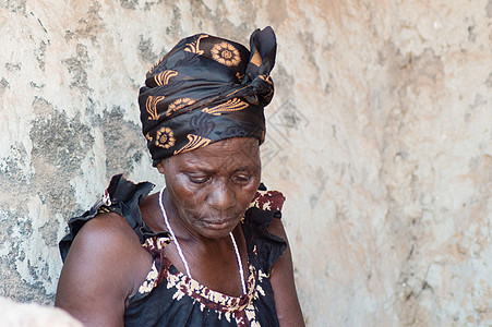 村里有非洲女人图片