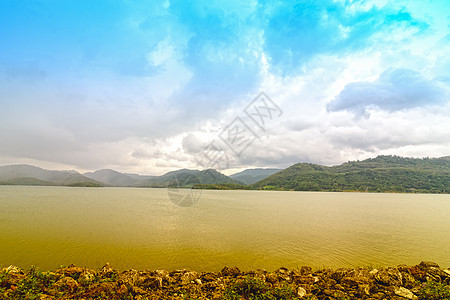 山地有湖或自然背景图片
