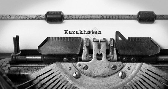 旧打字机     哈萨克斯坦打印技术机器坦语刻字记者作家白色乡愁金属图片