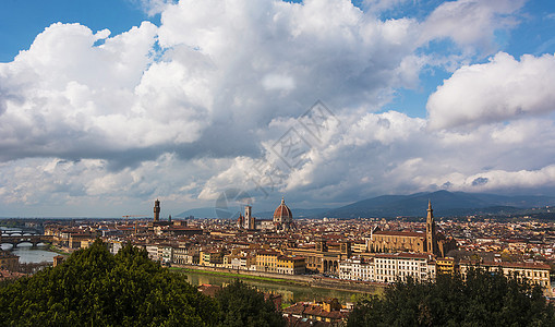 带云的佛罗伦萨天线图片