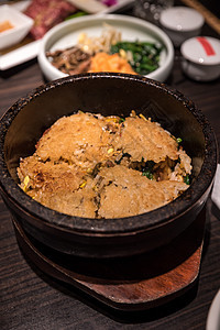 Bibimbimpa加热石碗萝卜饮食餐厅牛肉美食蔬菜拌饭石头盘子午餐图片