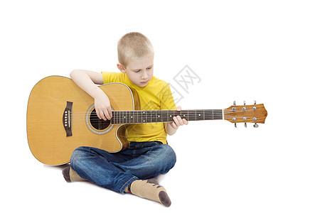 白背景的男孩白色学生教育男性旋律青年吉他手歌曲乐趣男生图片