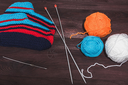 用球编织针头闲暇娱乐礼物蓝色工艺展示爱好手工红色纺织品图片