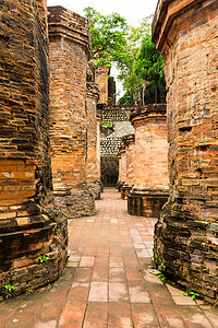 越南老寺庙的废砖 游客Nha Trang石头古董考古学宗教雕刻建筑建筑学冒险纪念碑城堡图片