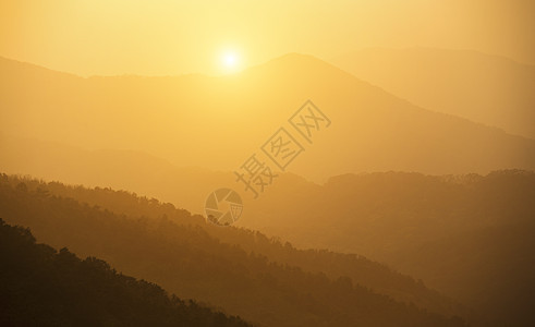 大莫山日落天空港口橙子全景村庄太阳蓝色农村爬坡车站图片