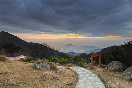 大莫山日落农村天空全景海洋太阳功夫车站橙子村庄港口图片