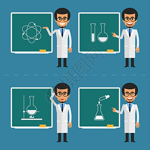 科学家在黑板上指出图片