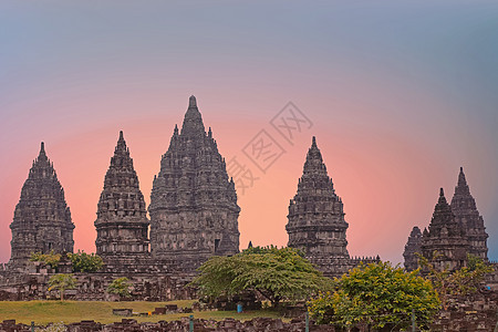 Prambanan或是印度教寺庙大院历史性游客佛教徒旅行佛塔文化纪念碑地标宗教废墟图片