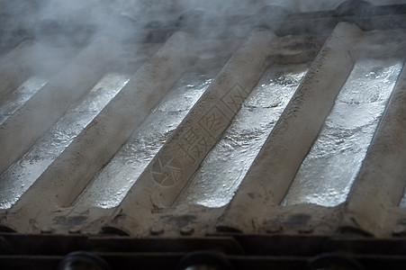 铝造型厂的一批原铝制品堆积劳动库存材料酒吧焊接工厂冶炼制造业焊机钢坯图片