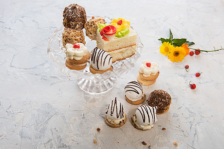 不同蛋糕的成分甜点蛋糕架小吃早餐巧克力英语花朵餐厅奢华杯子图片