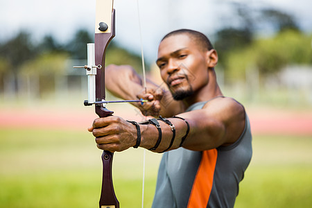 Athlete 练射箭挑战竞赛专注能力训练射箭运动晴天竞技男性图片