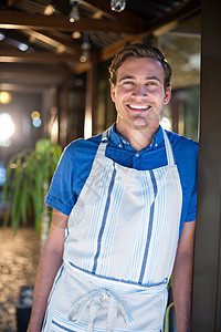 微笑厨师的肖像围裙餐饮制服男性男人快乐工作工人职业倾斜图片