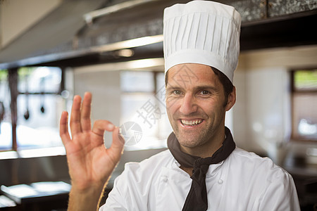 快乐的厨师做一个好兆头的肖像酒店制服餐饮服务男人商业职业沟通主厨餐厅图片