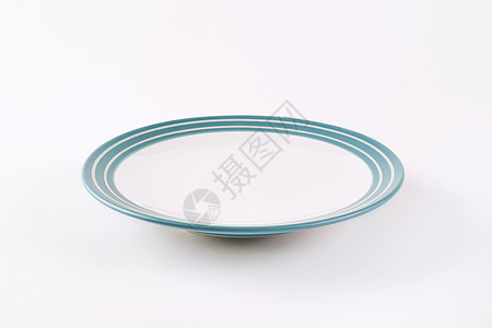 白色和蓝色空白板制品餐具圆形轮缘陶瓷陶器盘子背景图片