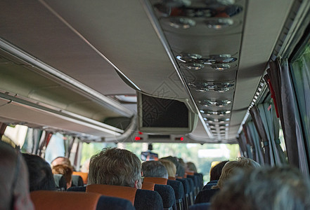 从巴士里看到乘客 校对 Portnoy电视假期教练团体发动机民众城市走廊座位旅行图片