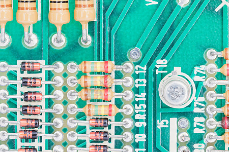 电路板上的冷凝器和阻力组装制造业电路微电路芯片电容器处理器电气宏观绿色技术图片