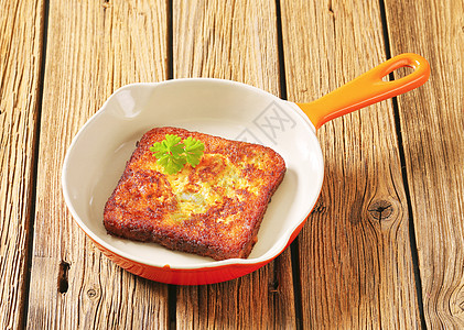 法式吐司油炸美味平底锅面包小吃乡村午餐食物木头早餐图片