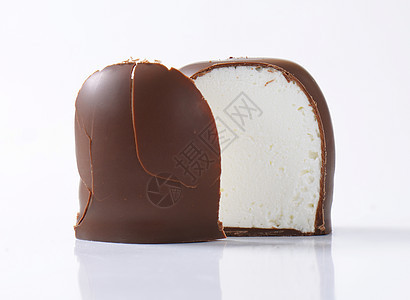 巧克力涂巧克力的棉花糖糖果食物白色奶油蛋糕酥皮甜点软糖图片