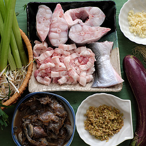 每日饭吃越南菜 mam kho食品茄子食物香茅咸鱼曼科米饭猪肉美味家庭图片