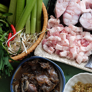 每日饭吃越南菜 mam kho熏肉咸鱼辣椒米饭茄子美食蔬菜香料美味曼科图片