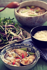 每日饭吃越南菜 mam kho曼科食物家庭盘子猪肉米饭香茅美食熏肉美味图片