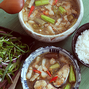 咸鱼茄子煲每日饭吃越南菜 mam kho米饭美味香料食品茄子猪肉食物蔬菜家庭香茅背景