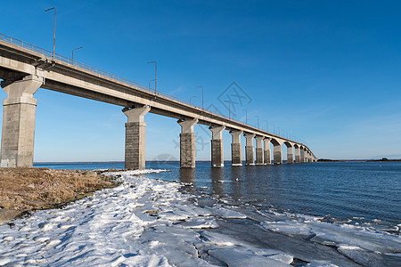 冬天在桥边图片
