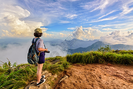 普济花山的旅游少女眼镜森林游客公园假期风景旅行天空背包帽子图片
