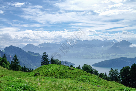 瑞士里吉山坡上卢塞恩湖的景象图片