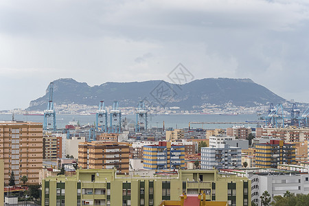 阿尔赫西拉斯 港口和Gibraltar Cadiz S的岩石图片