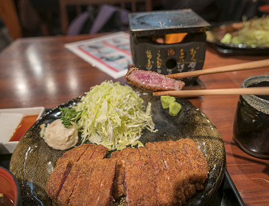 日本小牛肉切菜 九松和筷子图片