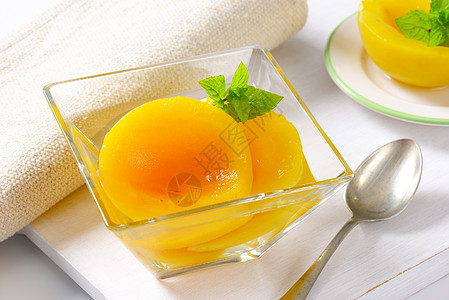 罐头桃子一半玻璃正方形糖浆小吃水果罐装甜点食物图片