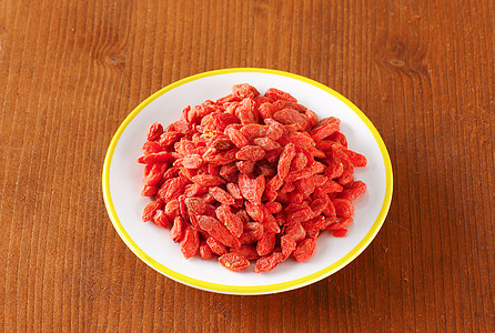 干燥的狼莓干果浆果红色水果盘子背景食物图片