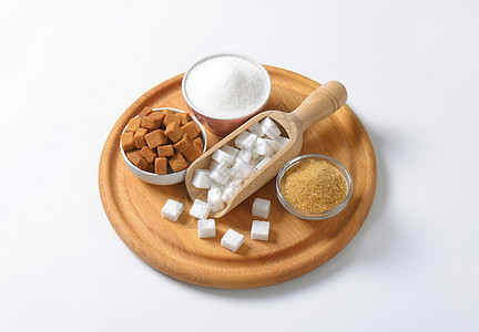 各种糖类糖类精制肿块食物冰糖蔗糖红糖陶瓷生食砧板立方体图片