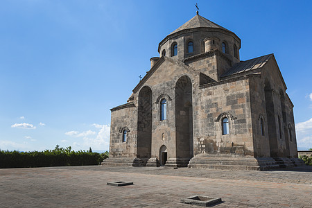 亚美尼亚Echmiadzin古教会圣赫里皮希米古教堂遗产市场环境植物群蓝色圆顶文化十字形建筑学生态背景图片