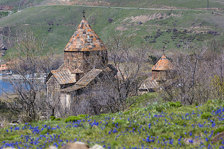 亚美尼亚塞万湖中中世纪教堂蓝色地标寺庙教会建筑鹦鹉纪念碑建筑学旅游遗产图片