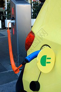 用电线插上电源充电器 给电动车充电插座运输车辆车站电池技术二氧化碳汽车经济交通图片