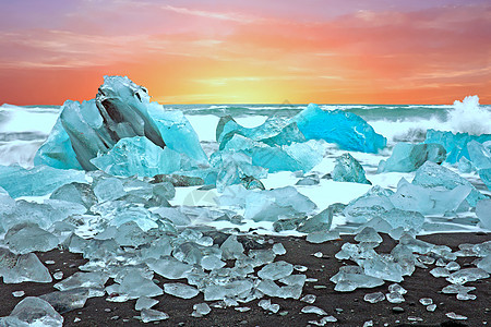 冰岛Jokulsarlon的黑沙滩冰石石头海滩日落海浪黑沙黑色图片