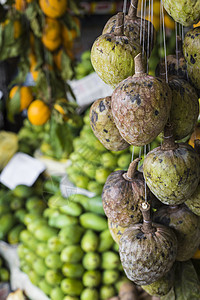 SriLanka户外市场的许多热带水果食物柠檬杂货店摊位街道西瓜购物销售香蕉菠萝图片