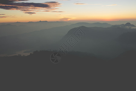 地貌景观 亚当山峰的日出 斯里兰卡生日野生动物顶峰天空天堂生活上帝旅游墙纸季节图片