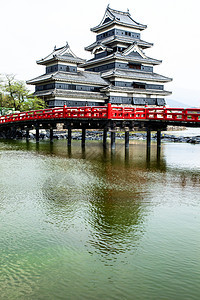 日本东洪苏松本中世纪的美丽的中世纪城堡防御历史日落旅行地标城市正方形旅游观光武士图片