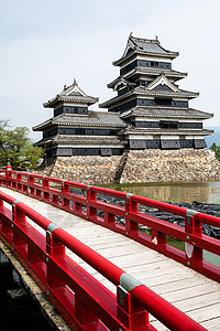 日本东洪苏松本中世纪的美丽的中世纪城堡日落正方形天空寺庙旅游遗产观光护城河吸引力墙壁图片