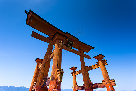 Miyajima 日本广岛的海洋中 著名的大神道宫岛建筑学历史性神道大鸟旅行宗教世界遗产传统图片